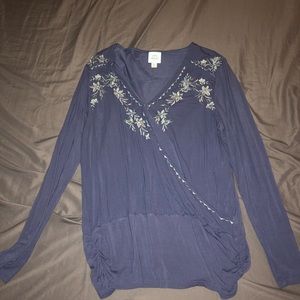 V-neck button long sleeve